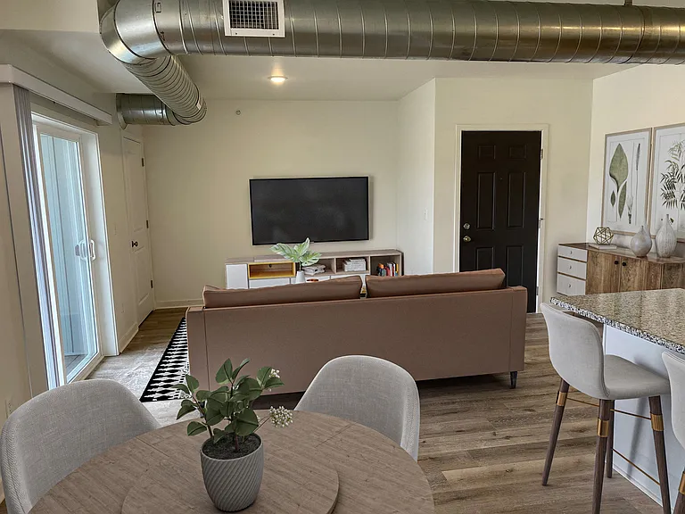 Elmwood Lake Apartments — Photo 5