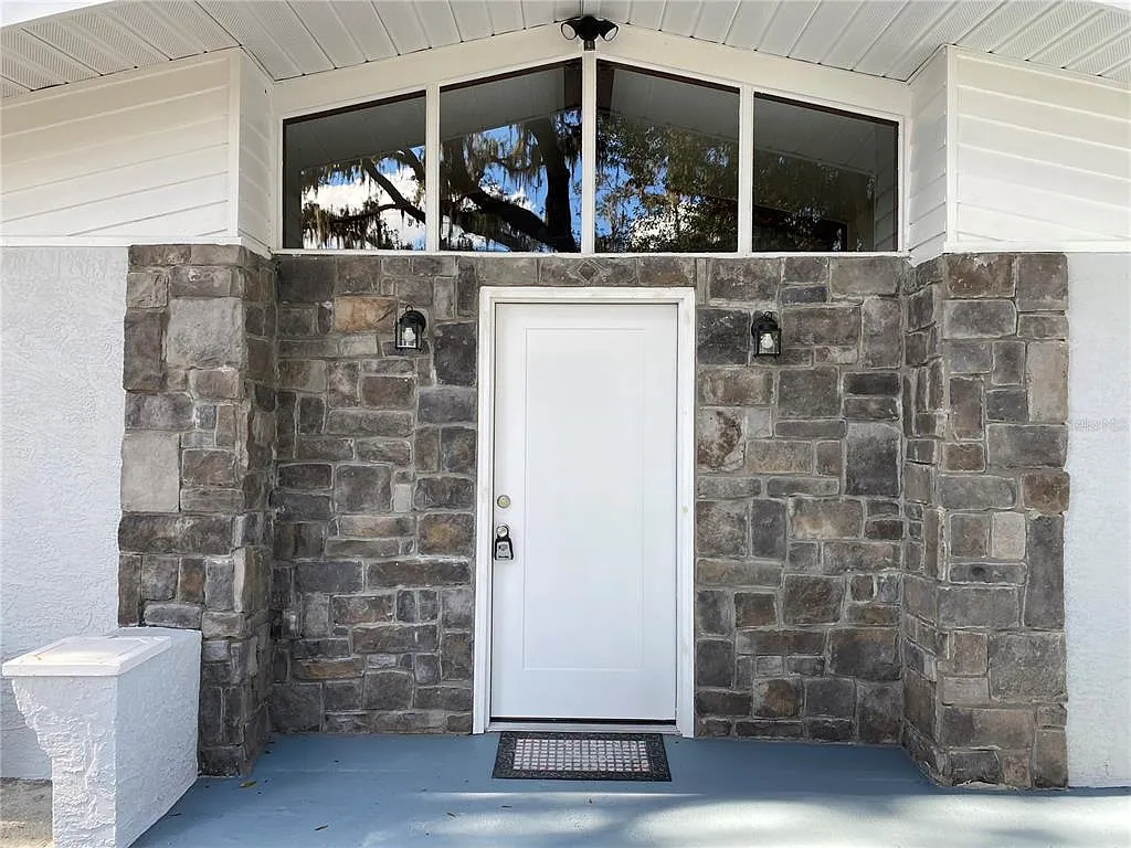 4 bed, 2.0 bath, 1840 sqft, $2,400 — Photo 4
