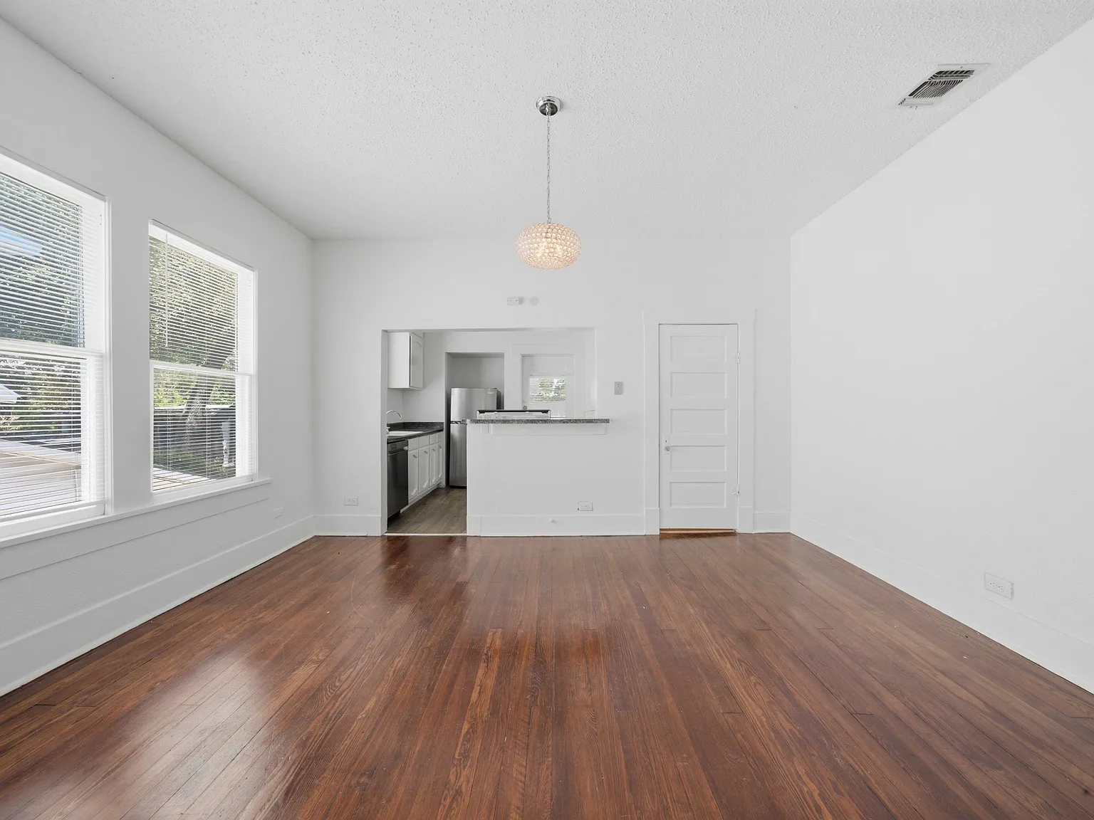 1 bed, 1.0 bath, 621 sqft, $1,275 — Photo 2