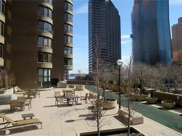 330 East 38th Street image 17 of 20