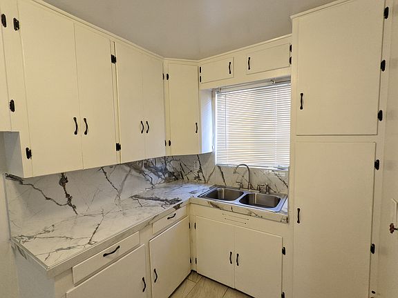 2nd image of 3015 E La Madera Dr