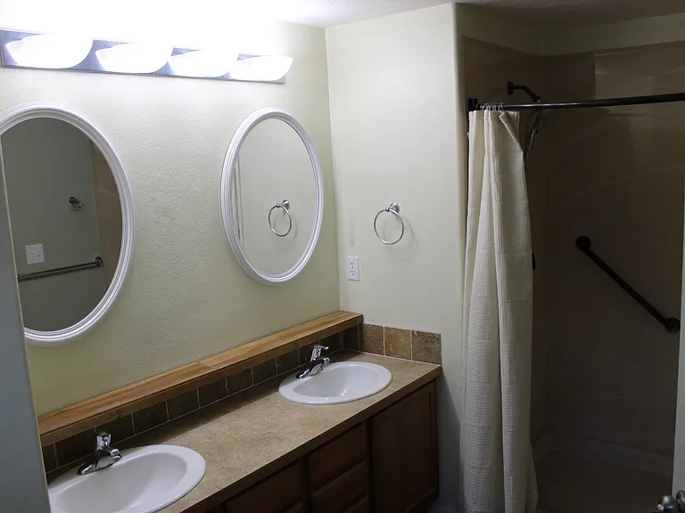 1409 E Raymond Dr — Photo 15