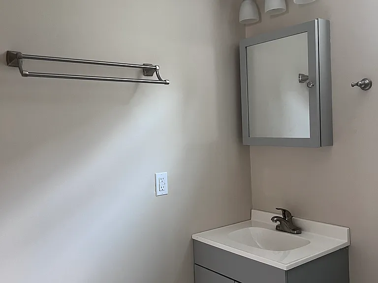 326 Blackburn Ave — Photo 15