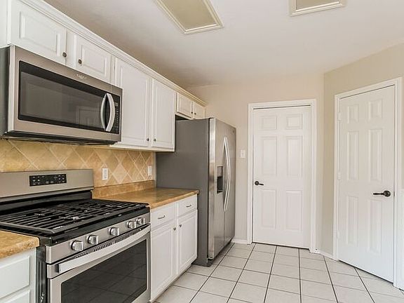 3rd image of 5222 Hill Timbers Dr