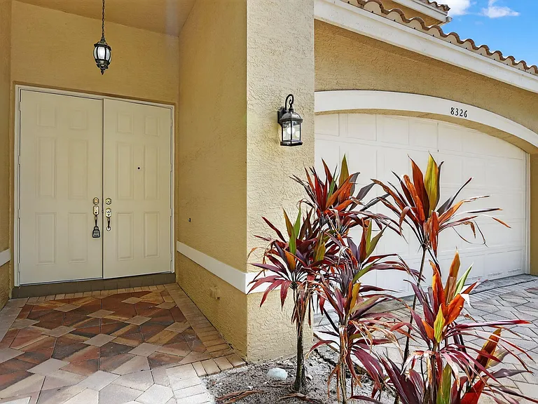8326 Emerald Winds Cir — Photo 2
