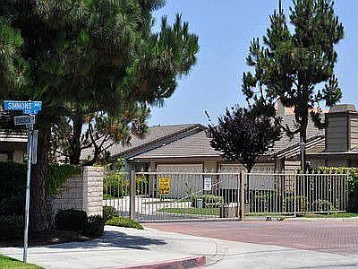 Entry from Simmons Av