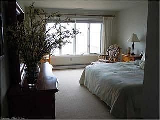 5th image of 74 Townsend Ave