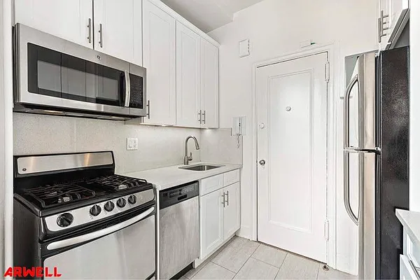 Rented by Arwell Realty | media 21