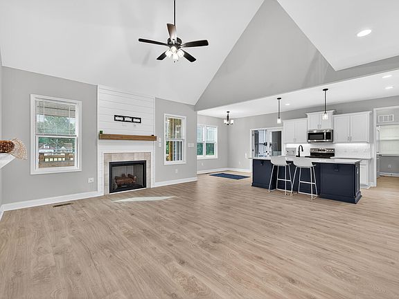 5th image of 35 Waverly Pond Ln