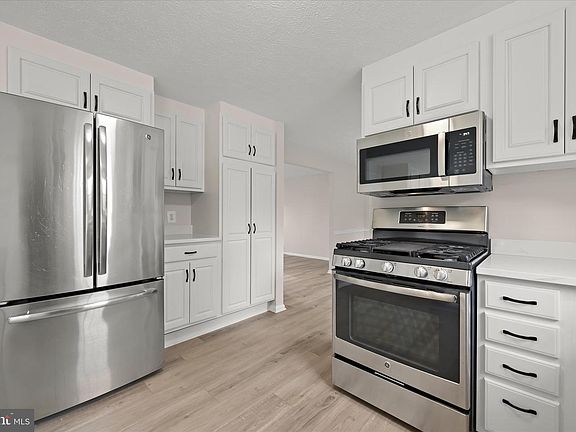 4th image of 1696 Gemini Dr