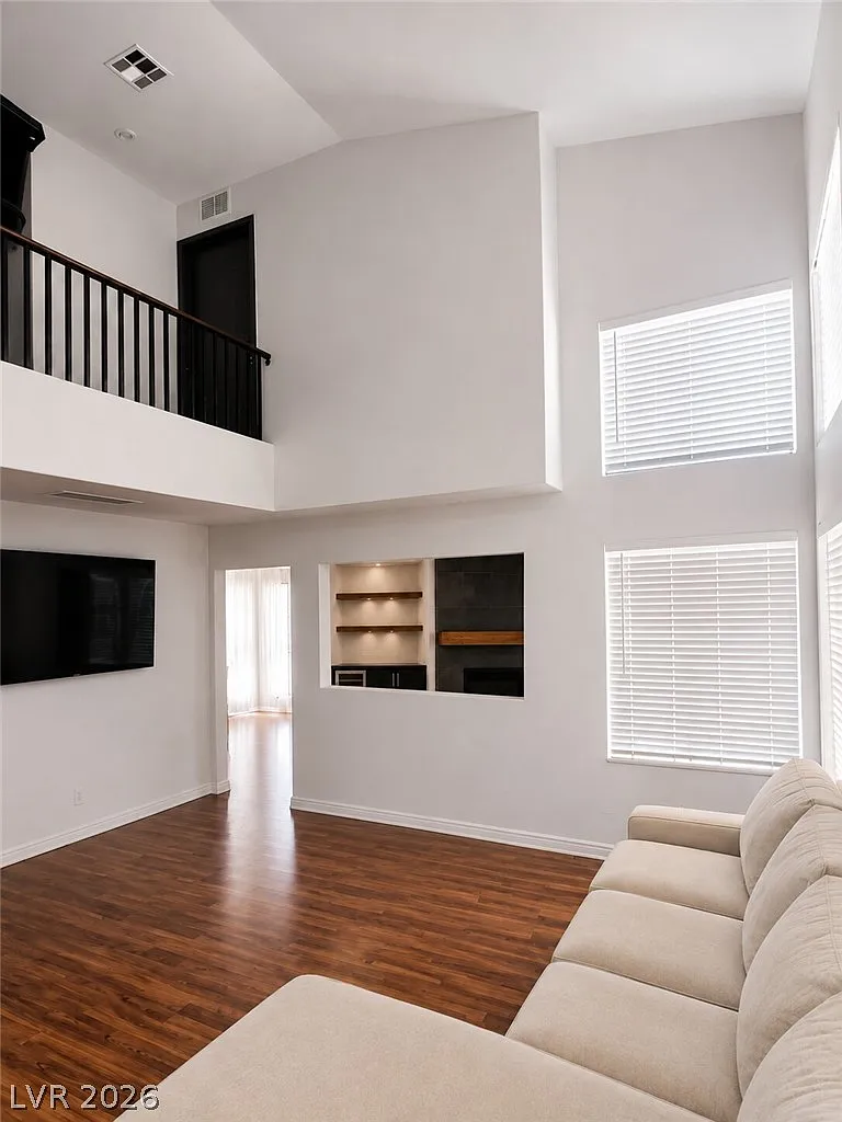 4 bed, 2.5 bath, 1722 sqft, $2,195 — Photo 3