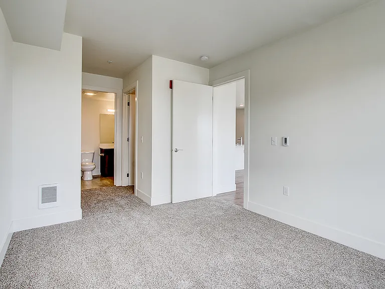 Dunn Motors Apartments — Photo 79