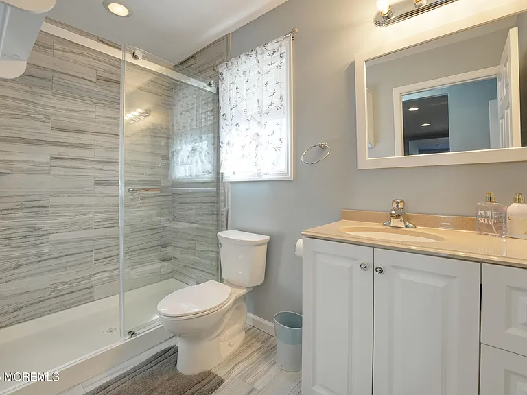 115 Harding Ave #B — Photo 9
