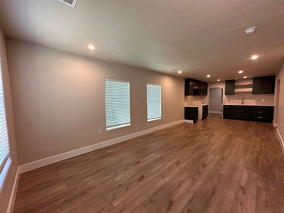 4th image of 805 Green St