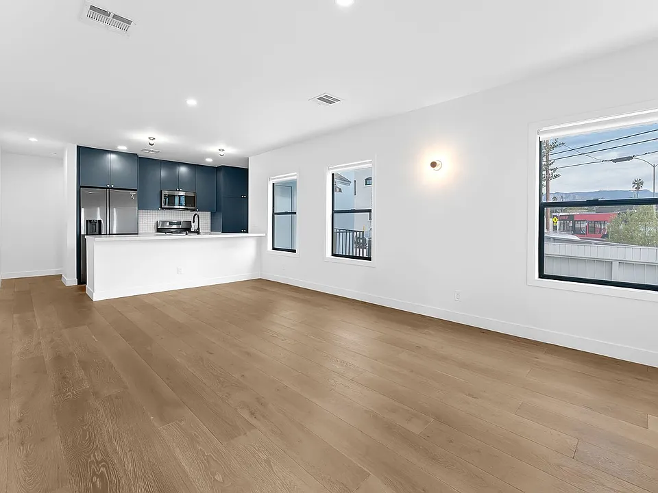 3377 N Eagle Rock Blvd