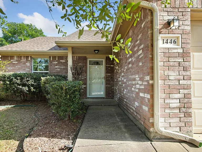 1446 Sax Leigh Dr — Photo 2