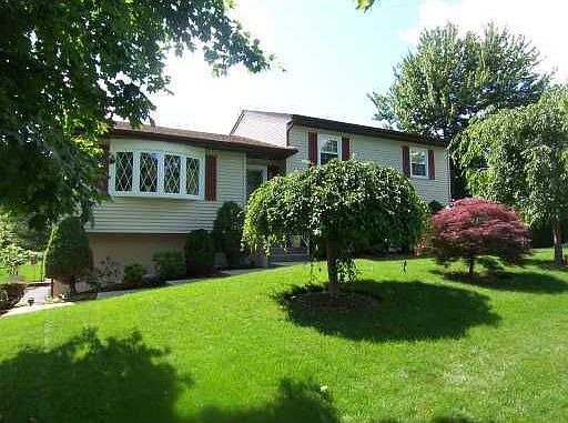 1st image of 31 Somerset Dr