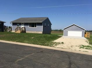 826 1st Ave SW, Hayfield, MN 55940