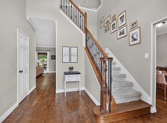 2nd image of 817 Sterling Ct