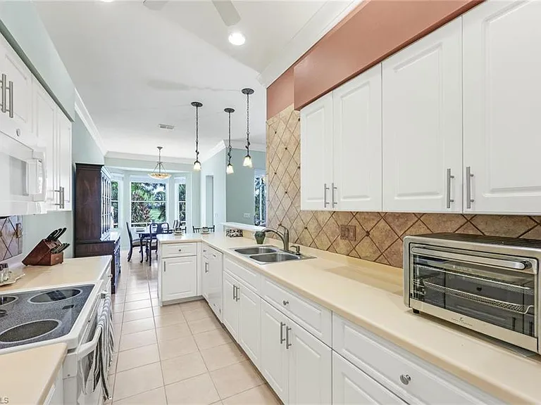 26409 Clarkston Dr — Photo 8