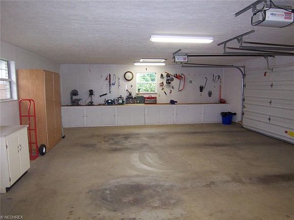 Spacious garage