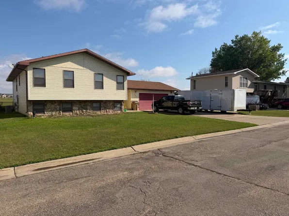2408 19th Ave NW, Minot, ND 58703