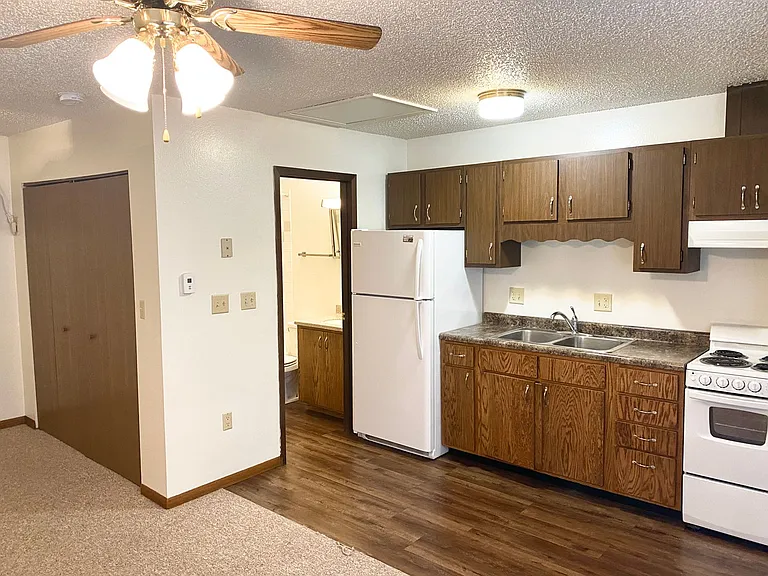 1030 E Court St — Photo 3