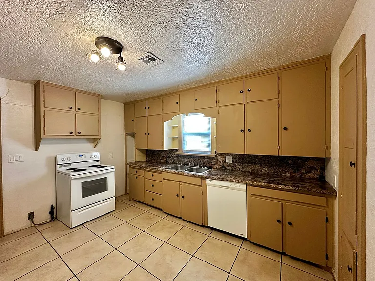 1506 NW Arlington Ave — Photo 10