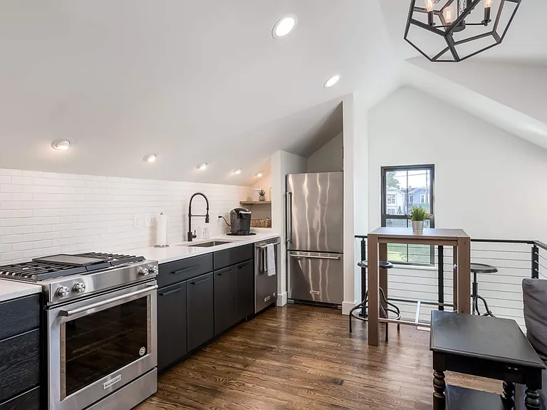 1096 Beacon Aly — Photo 4