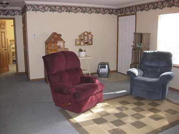 2nd image of 309 Thunderbird Dr