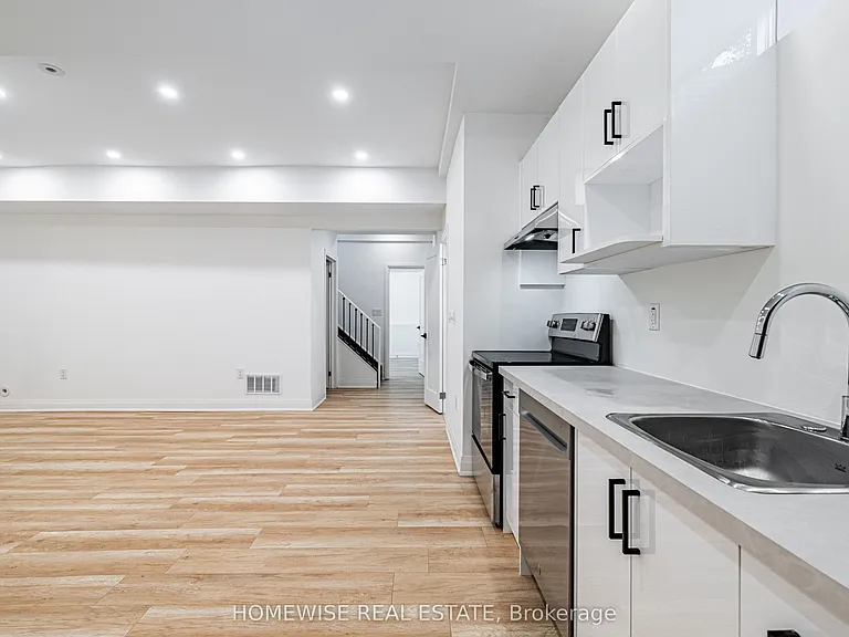 11 Craig Cres #LOWER — Photo 5
