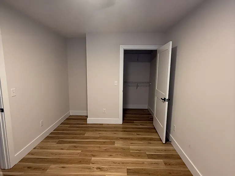 142 N Hines St — Photo 17
