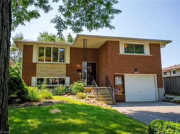 635 Cedargrove Pl, Waterloo, ON N2L 4Y8