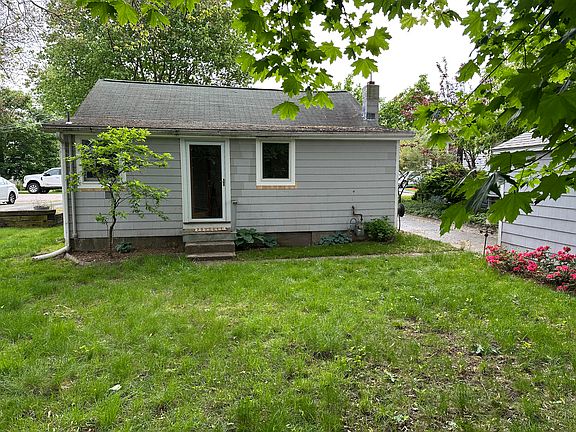 3rd image of 245 Narragansett Ave