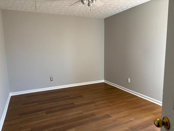 4th image of 623 Ives Way NW