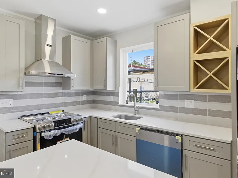 1511 W Flora St — Photo 4