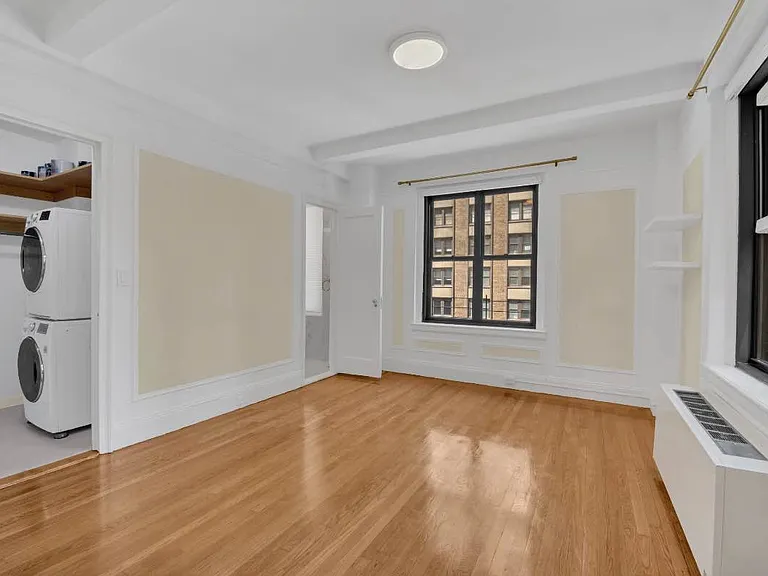 162 W 56th St #1105 — Photo 5