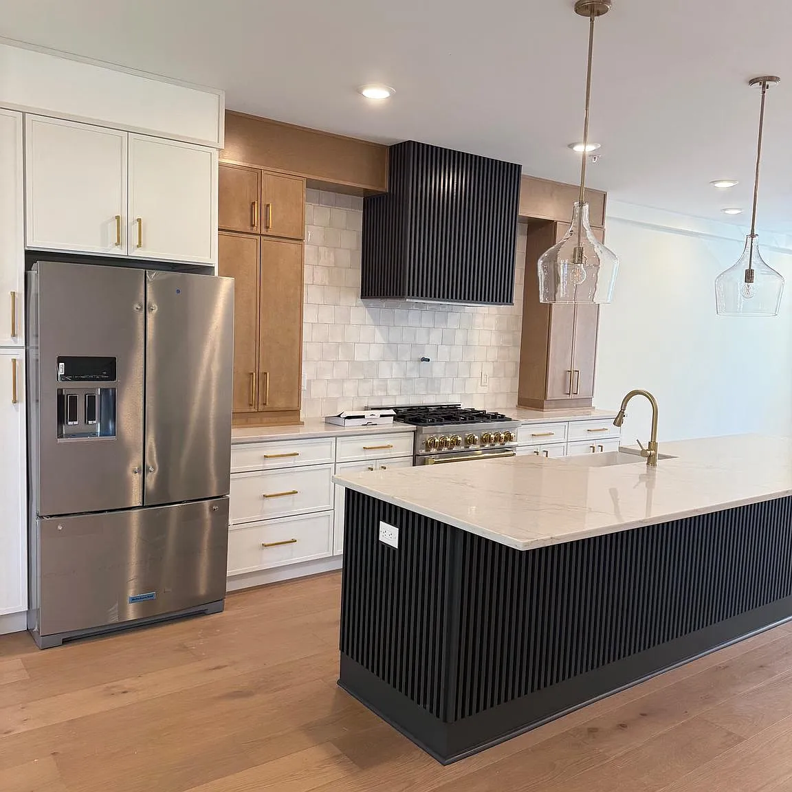 3 bed, 3.5 bath, 3000 sqft, $5,499 — Photo 4