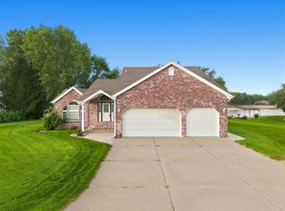 2 Sonja Dr, Doniphan, NE 68832