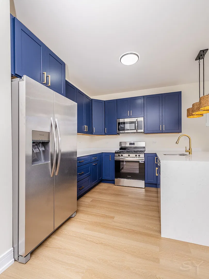 3 bed, 1200 sqft, $2,300 — Photo 4