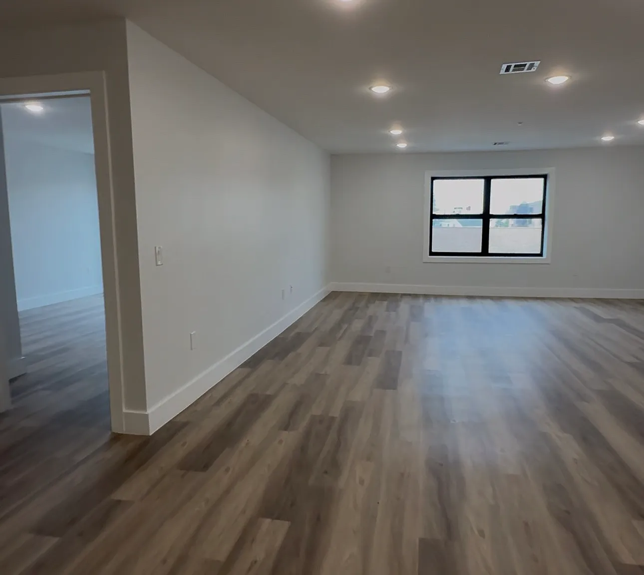 1 bed, 1200 sqft, $2,100 — Photo 4