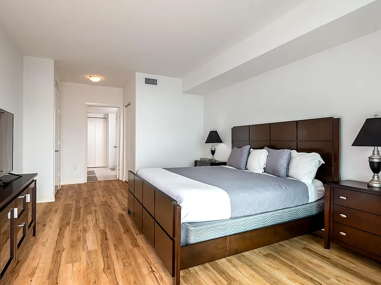 3001 Oasis Grand Blvd — Photo 14