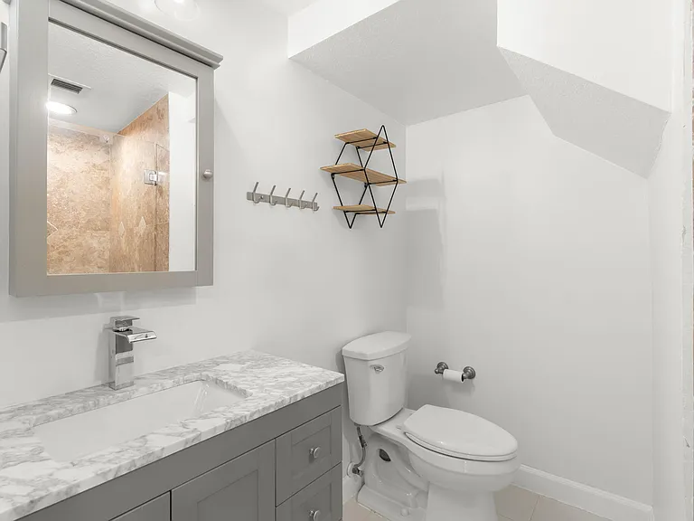 622 NE 10th Ave — Photo 18