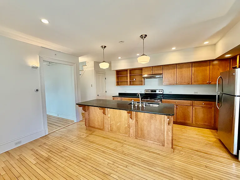 200 Main St #202 — Photo 8