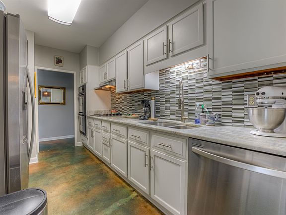 3rd image of 1960 Parkway Ave #406
