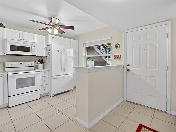 4th image of 5725 Foxlake DR #5