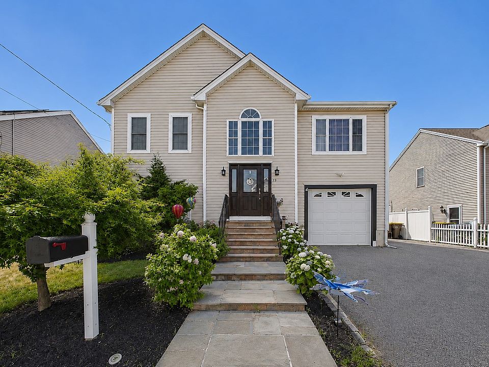 1st image of 19 Abington Ln