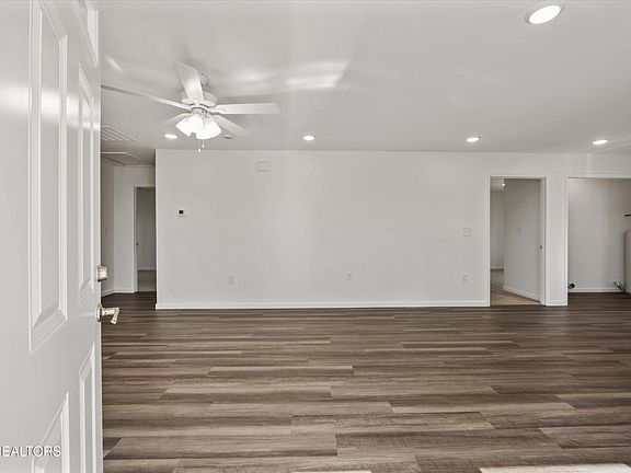 5th image of 4017 Capella St