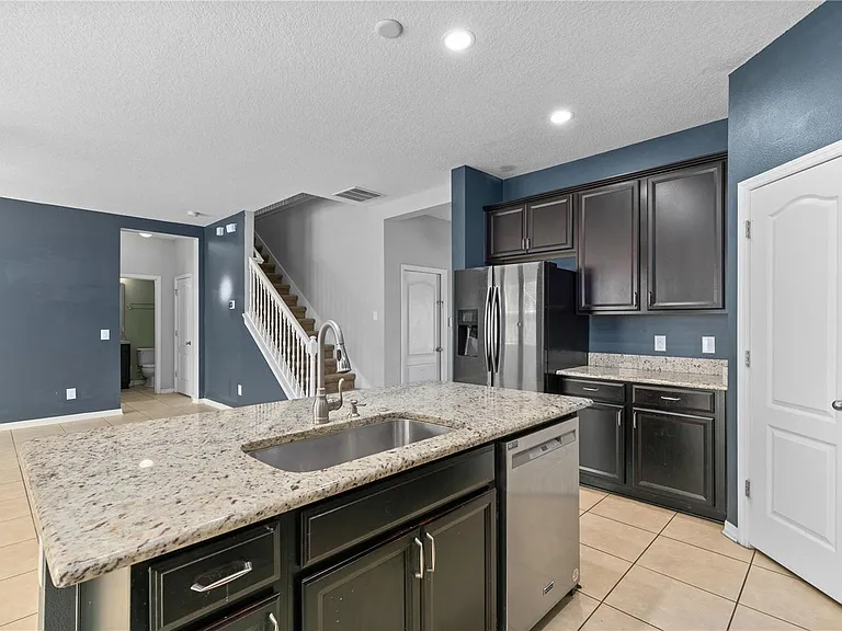 2572 Limerick Cir — Photo 16