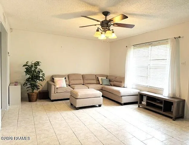 104 Chaumont Dr — Photo 3